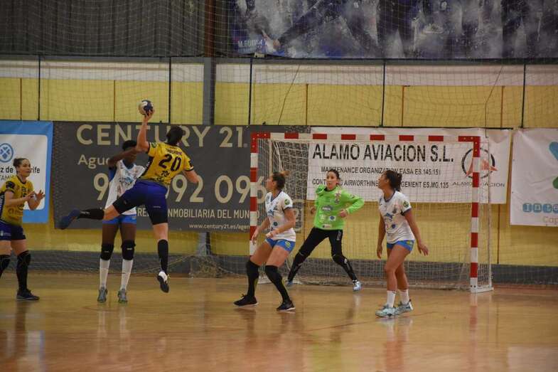 Ataque del Rocasa en el partido de este sábado (Foto TA)